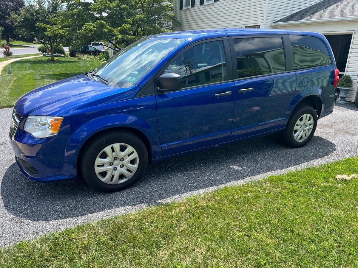 2020 Dodge Grand Caravan SE ATS Rear-Entry Long-Cut Wheelchair Van — photo 4