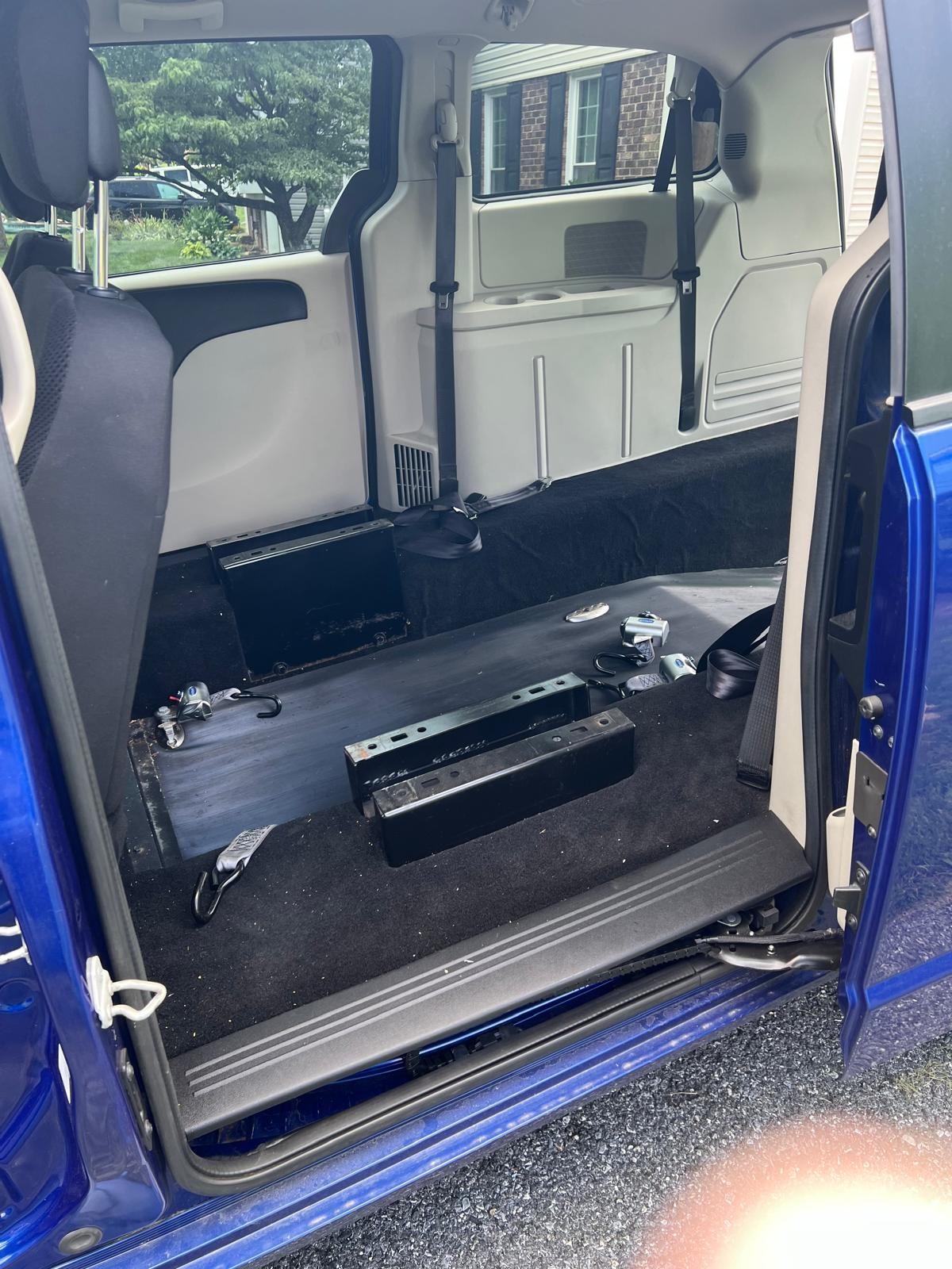 2020 Dodge Grand Caravan SE ATS Rear-Entry Long-Cut Wheelchair Van — photo 8