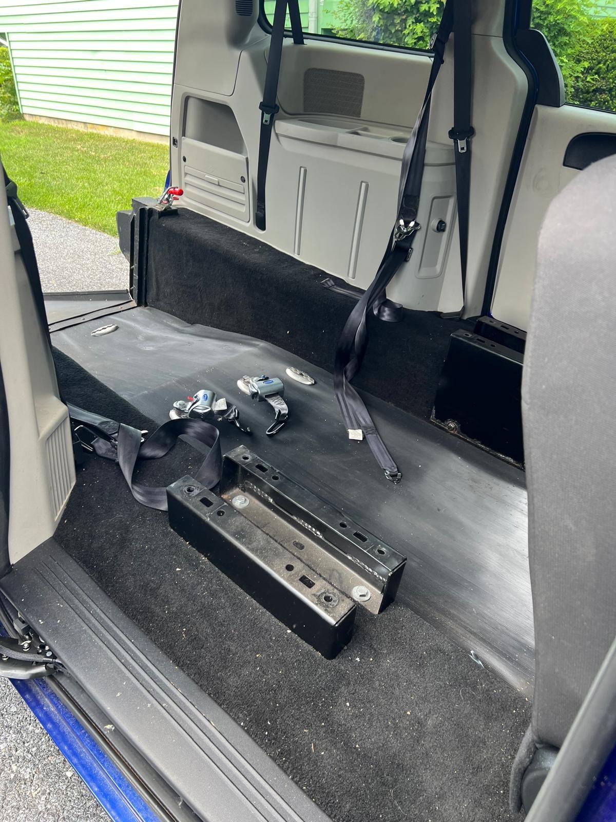 2020 Dodge Grand Caravan SE ATS Rear-Entry Long-Cut Wheelchair Van — photo 9
