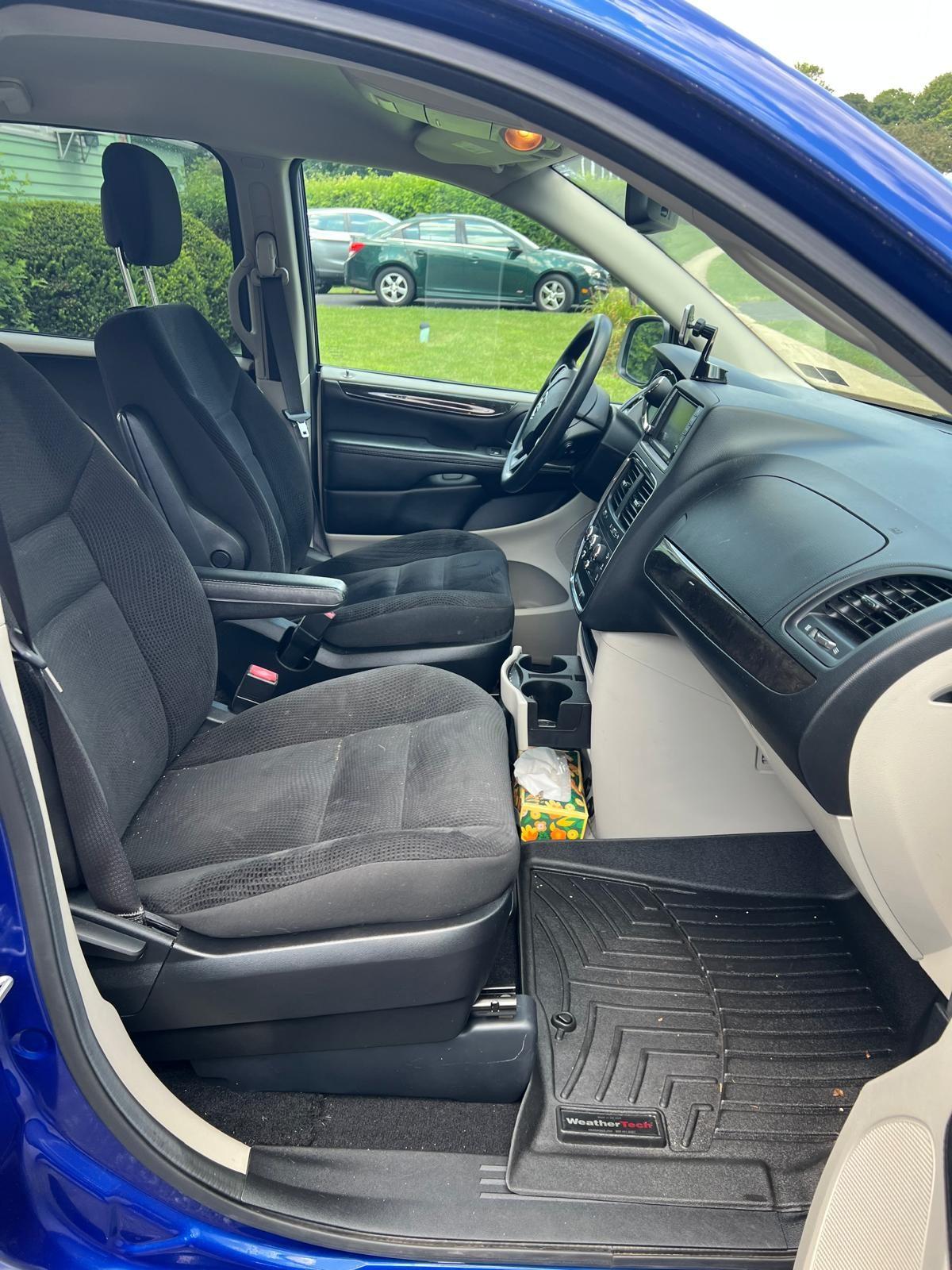 2020 Dodge Grand Caravan SE ATS Rear-Entry Long-Cut Wheelchair Van — photo 12