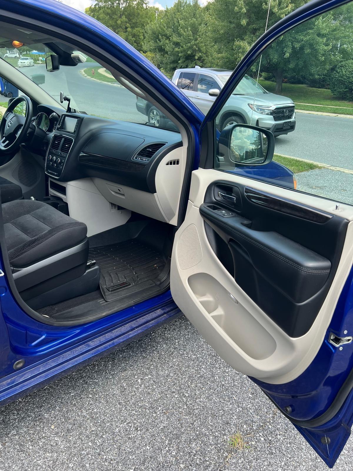 2020 Dodge Grand Caravan SE ATS Rear-Entry Long-Cut Wheelchair Van — photo 18