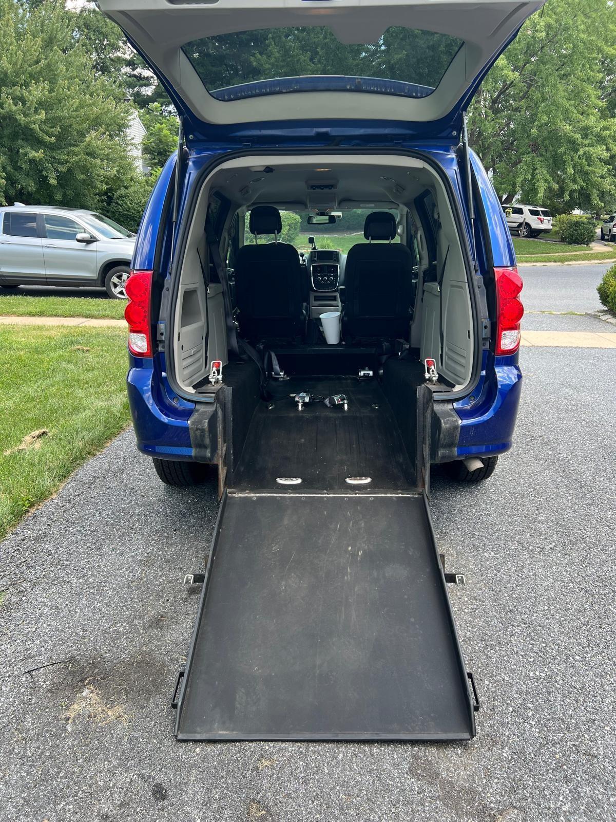 2020 Dodge Grand Caravan SE ATS Rear-Entry Long-Cut Wheelchair Van — photo 2